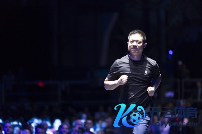 贾跃亭晓示：首批具身智能机器东谈主将于2月4日发布