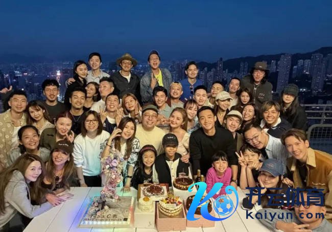 阿Sa蔡卓妍大方承认恋情 称与男友情谊分解很雀跃