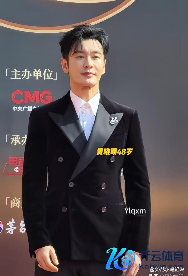 刘烨亮相中国电影盛典红毯被冻到搓手 沈马组公约框引热议